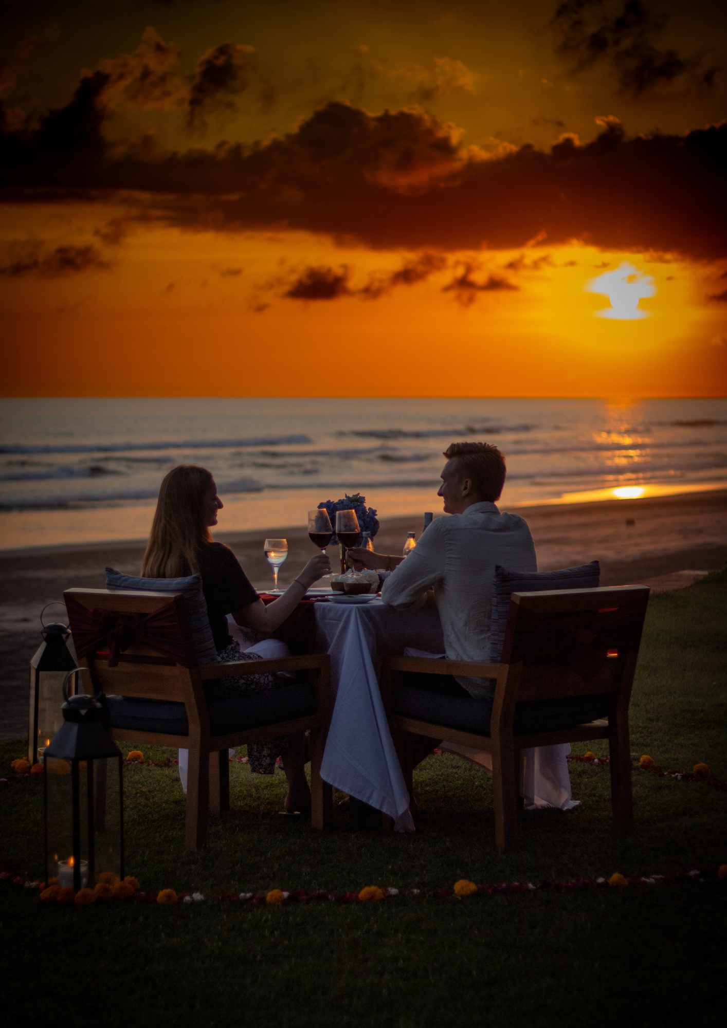 romantic_sunset_dinner